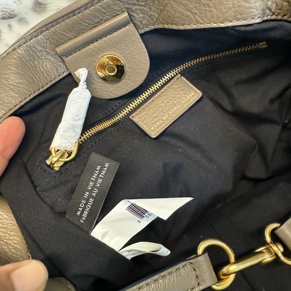 Marc Jacobs Q Fran Puma Taupe Italian Leather LG Shoulder Tote Bag - Picture 6 of 14